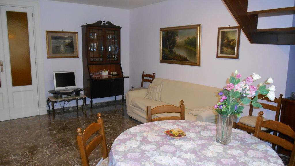 Casa Sannazzaro Apartment Naples Bilik gambar