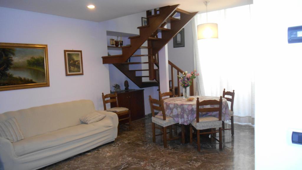 Casa Sannazzaro Apartment Naples Bilik gambar